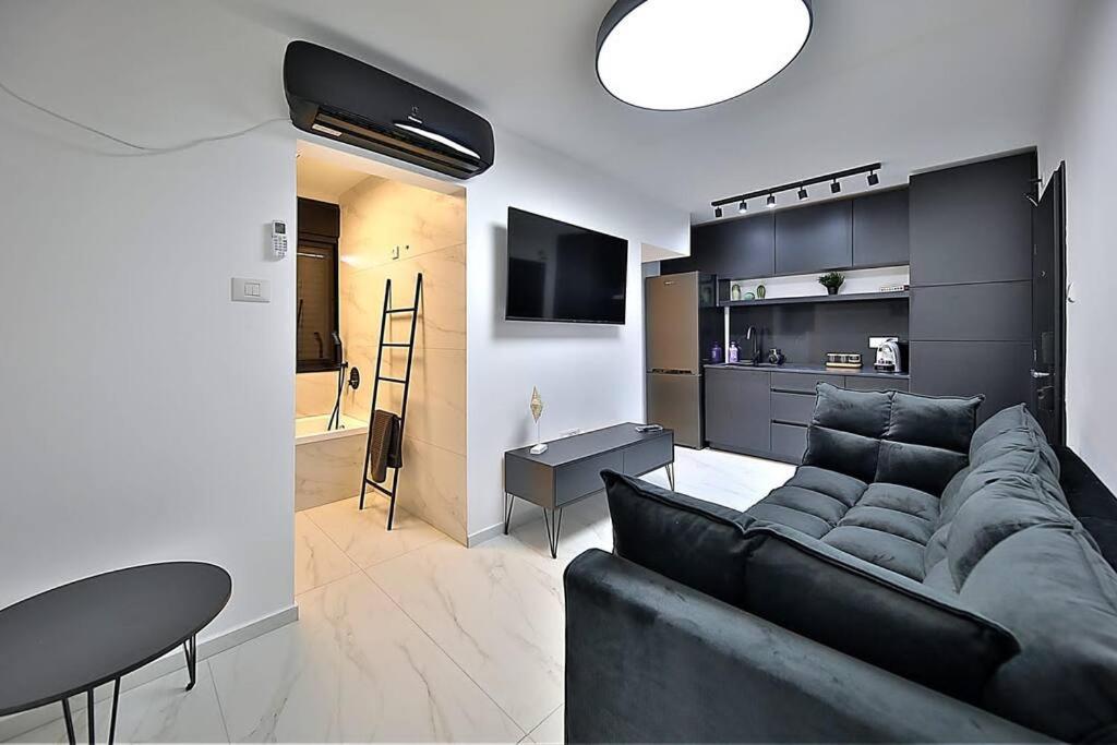 T'Eo 25 Suite Qiryat Yam エクステリア 写真